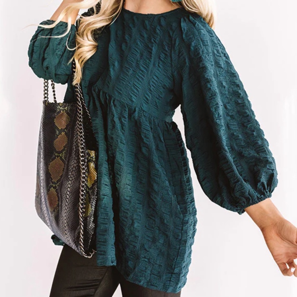 Effortlessly charming babydoll top in hunter green